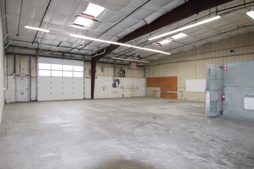 More Photos Of 20551 Builders St, Bend Manufacturing For Lease