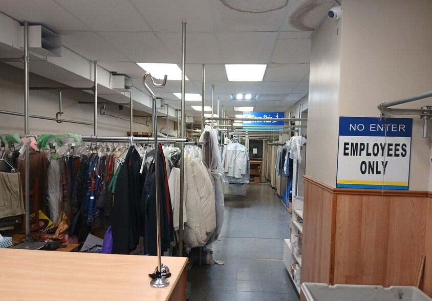 More Photos Of 246 Ottawa St N, Hamilton Storefront Retail Residential For Sale