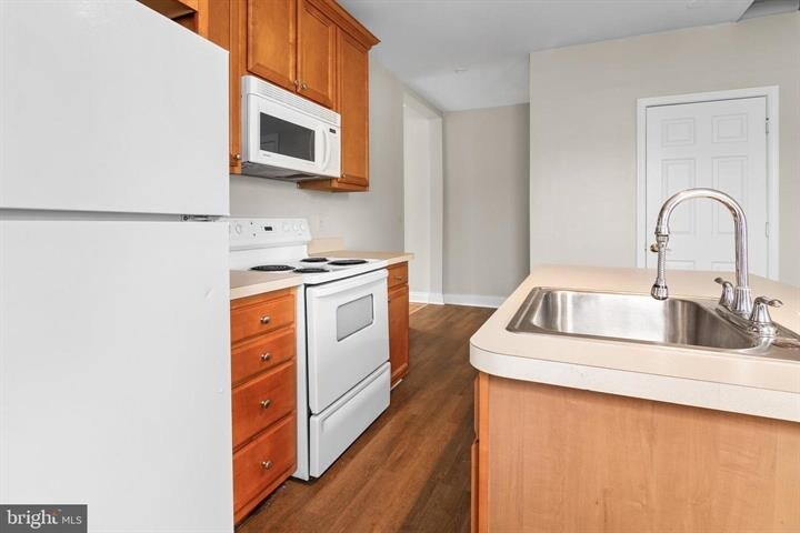 More Photos Of 2112 Fleet St, Baltimore Bar For Sale