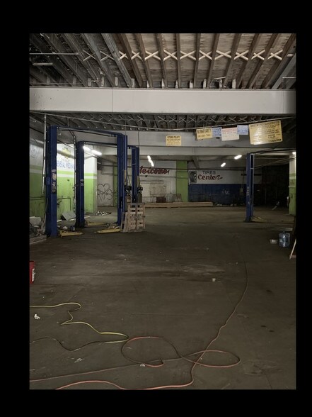 More Photos Of 1932 Jerome Ave, Bronx Warehouse For Lease