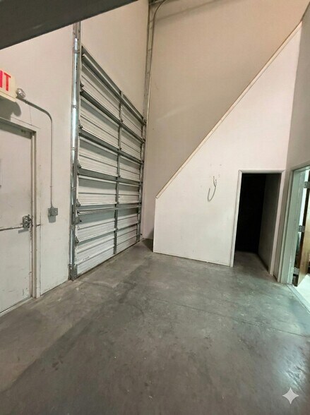 More Photos Of 10501 S Orange Ave, Orlando Light Manufacturing For Lease