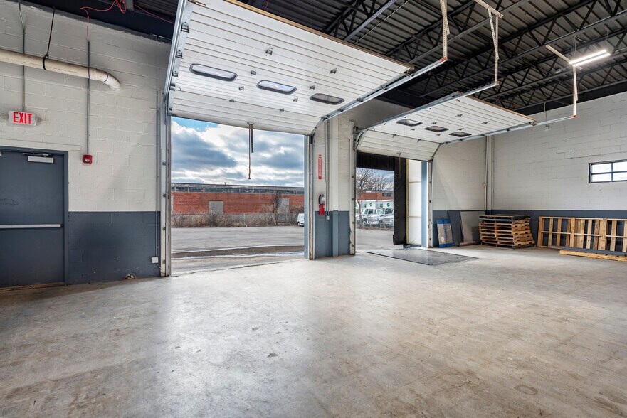 More Photos Of 380 North St, Teterboro Flex For Lease