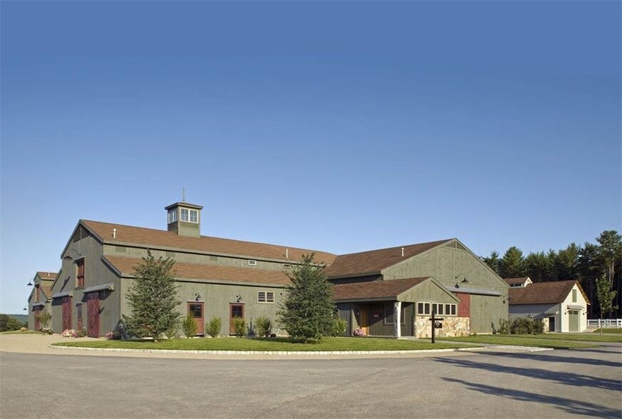 More Photos Of 16 Burke Rd, Peterborough Specialty For Sale