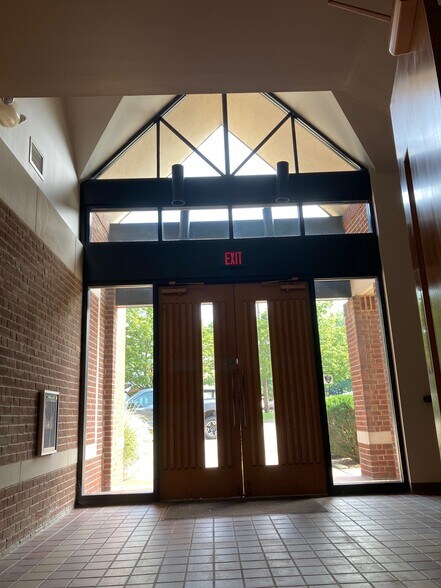 More Photos Of 2311 Bethel Church Rd, Bethel Park Medical For Lease