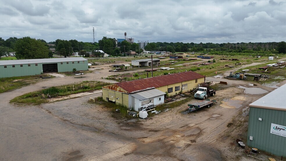 More Photos Of 2015 S Main St, Stuttgart Warehouse For Sale