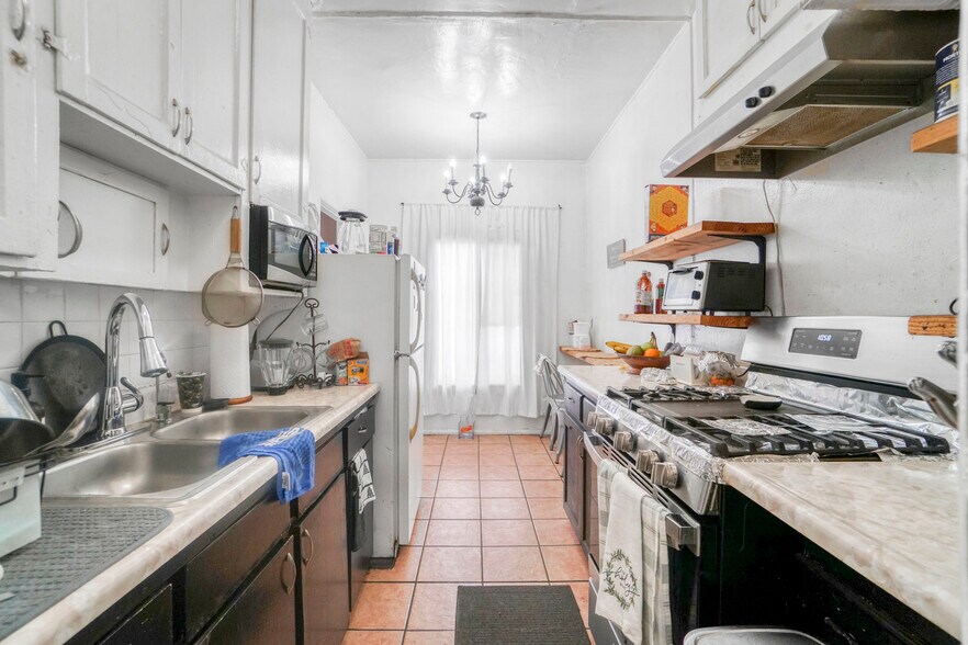 More Photos Of 2717 S Budlong Ave, Los Angeles Apartments For Sale