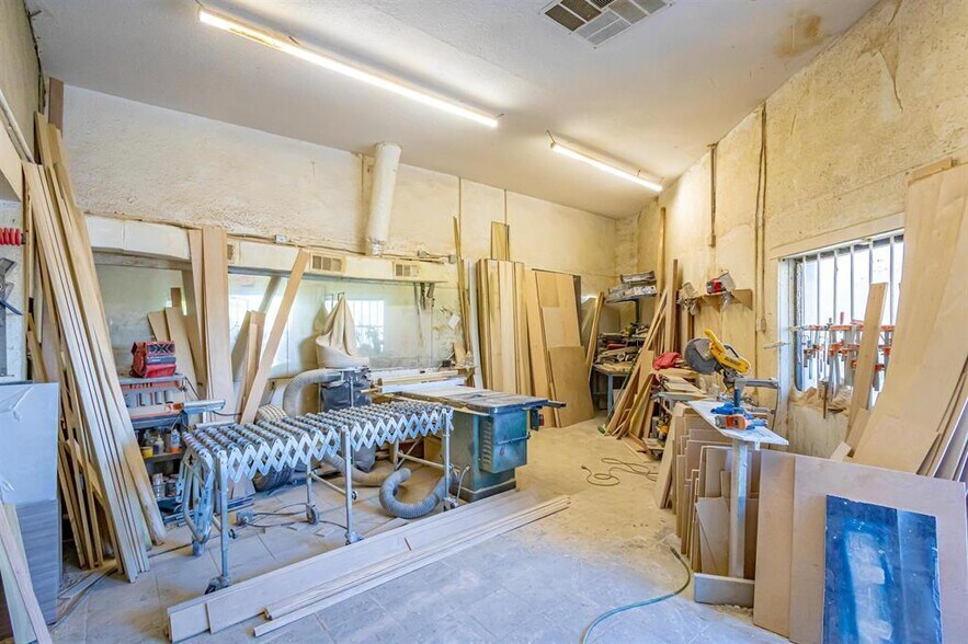 More Photos Of 1801 San Bernardo Ave, Laredo General Retail For Sale