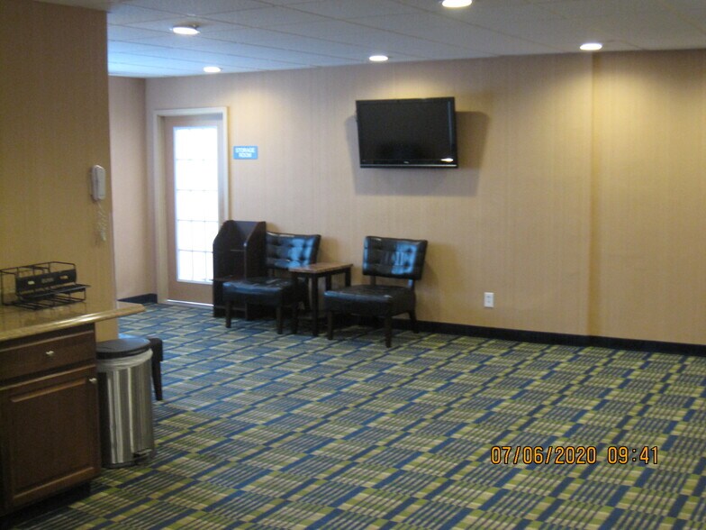 More Photos Of 7200 Transit Rd, Williamsville Hotel For Sale