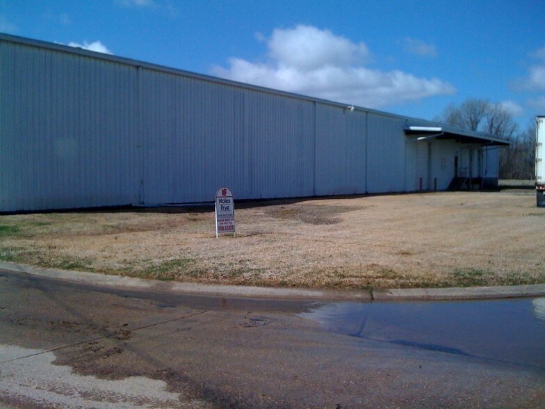 More Photos Of 4600 Richard Ave, Alexandria Warehouse For Sale