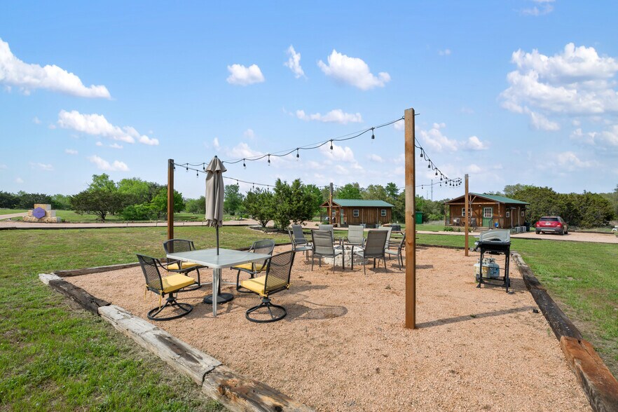 More Photos Of 212 Co 413 rd, Spicewood Hotel For Sale