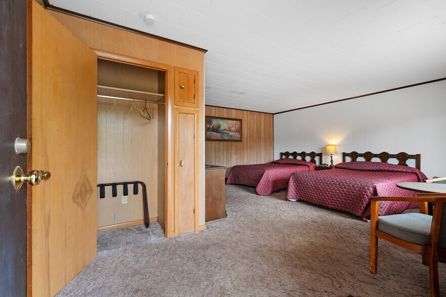 More Photos Of W11466 US Hwy 8, Dunbar Restaurant For Sale