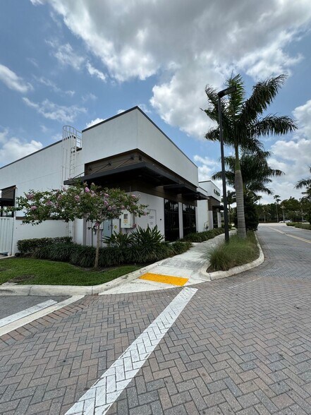 More Photos Of NWC Flamingo Rd And Miramar Pky, Miramar Unknown For Lease
