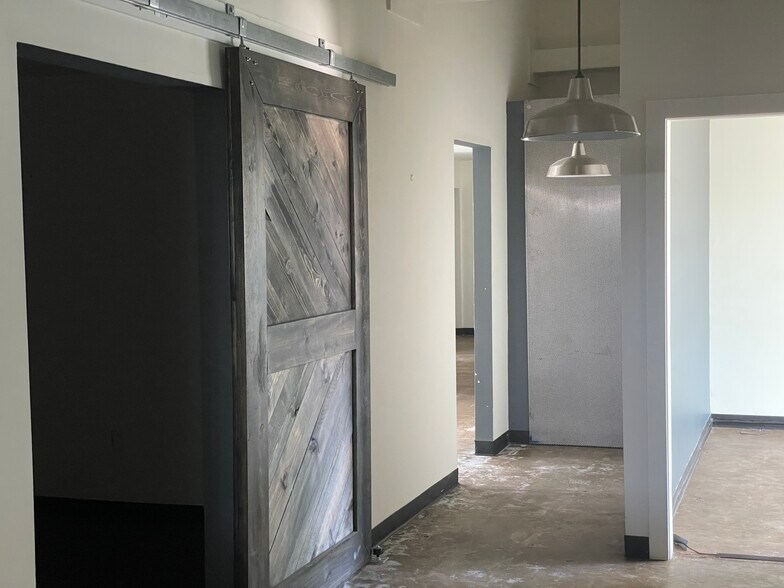 More Photos Of 6926 N Lamar Blvd, Austin Auto Repair For Lease