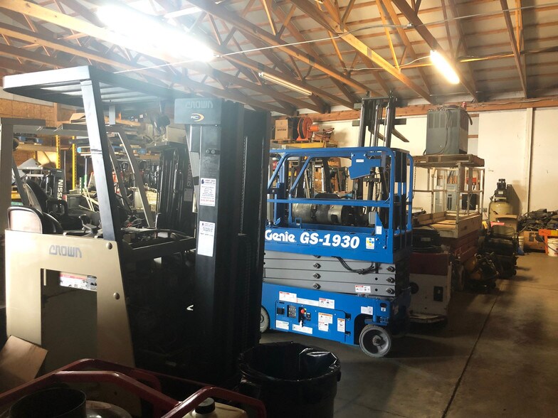More Photos Of 3410 SW Chicago Dr, Grandville Warehouse For Lease