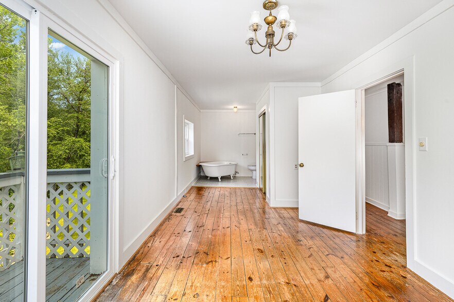 More Photos Of 6908 S Roxbury Mill Rd, Spotsylvania Flex For Sale