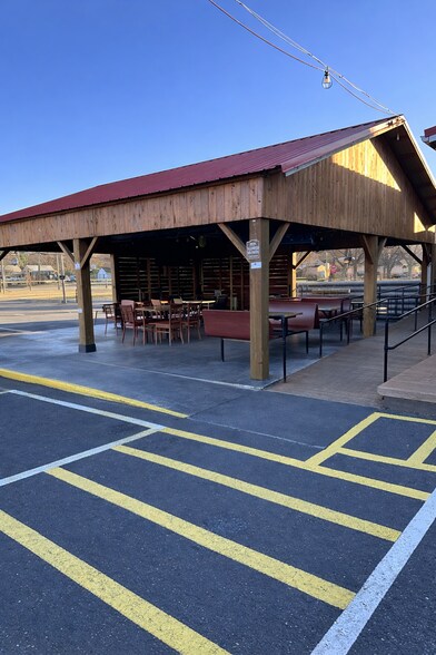 More Photos Of 1607 Magnolia Ave, Buena Vista General Retail For Sale