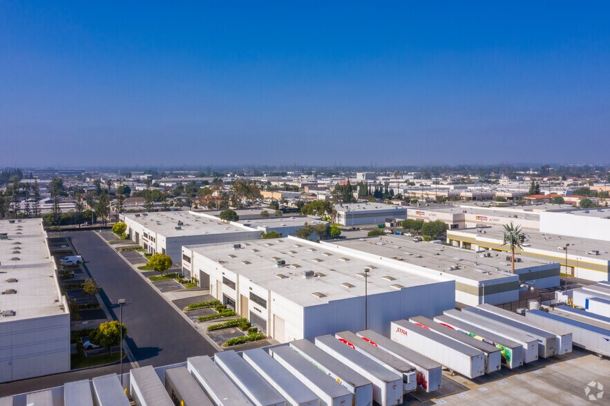 More Photos Of 7617-7621 Somerset Blvd, Paramount Unknown For Lease