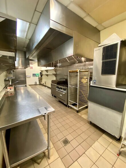 More Photos Of 1023-1025 W Belmont Ave, Chicago Storefront For Sale
