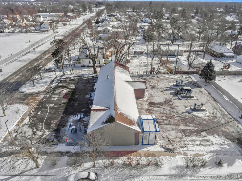 More Photos Of 25957 Gibraltar Rd, Flat Rock Carwash For Sale