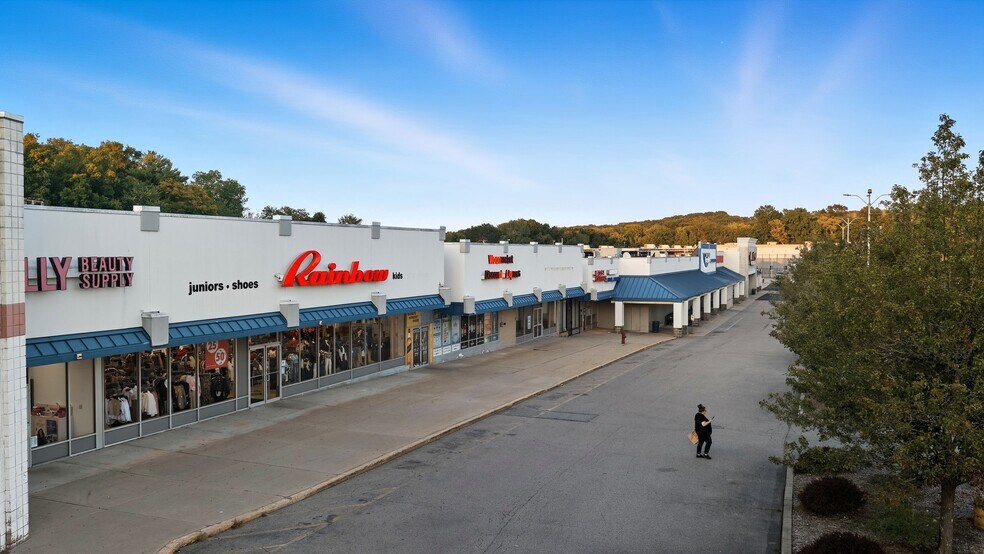 More Photos Of 1790-2000 Diamond Hill Rd, Woonsocket General Retail For Lease