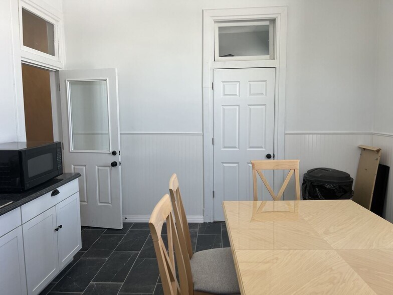 More Photos Of 124 N Main Ave, Sidney Flex For Lease
