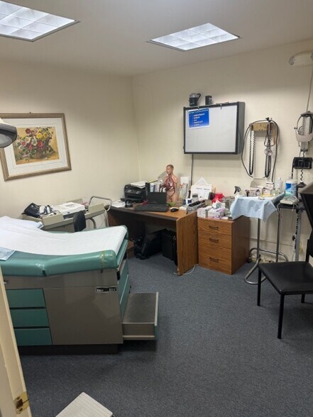 More Photos Of 3601 State St, Santa Barbara Unknown For Lease