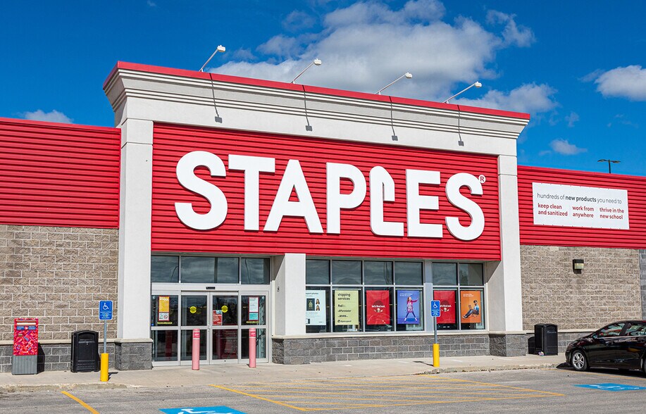 More Photos Of 1020 Manitoba Av, Selkirk Storefront Retail Office For Lease