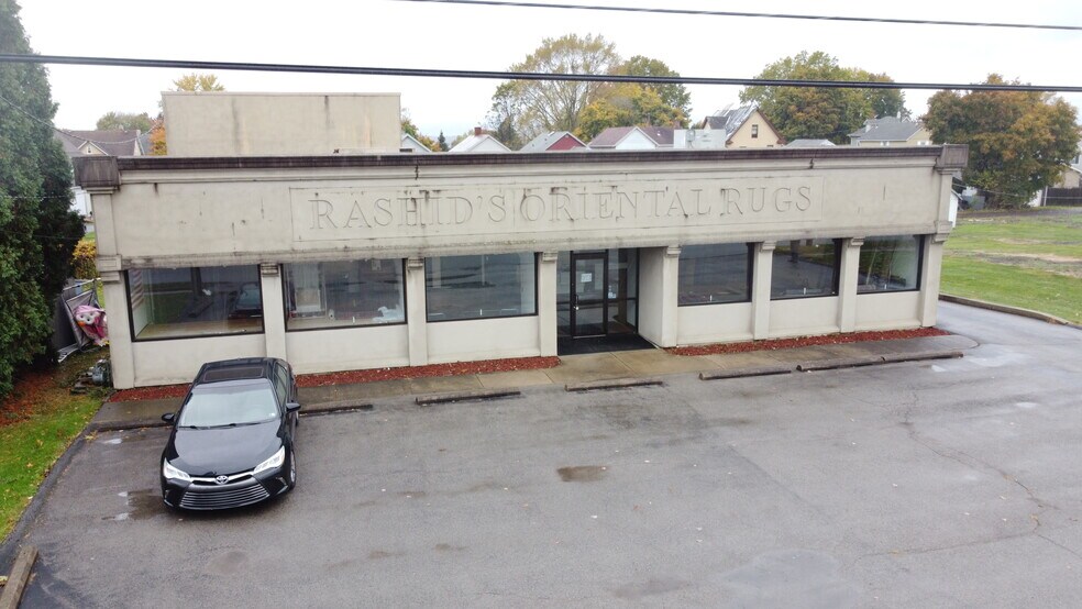 More Photos Of 1236 E Washington St, New Castle Showroom For Sale