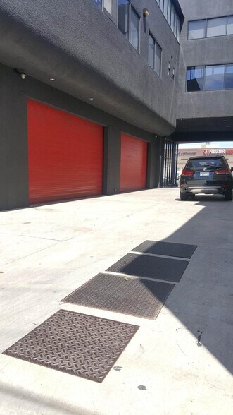 More Photos Of 18580 Ventura Blvd, Tarzana Loft Creative Space For Lease