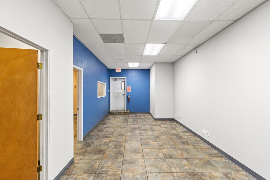 More Photos Of 1120 Commercial Blvd N, Arlington Warehouse For Sale