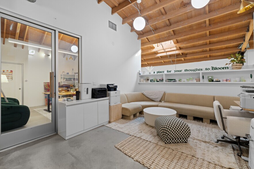 More Photos Of 523 Victoria Ave, Venice Loft Creative Space For Lease