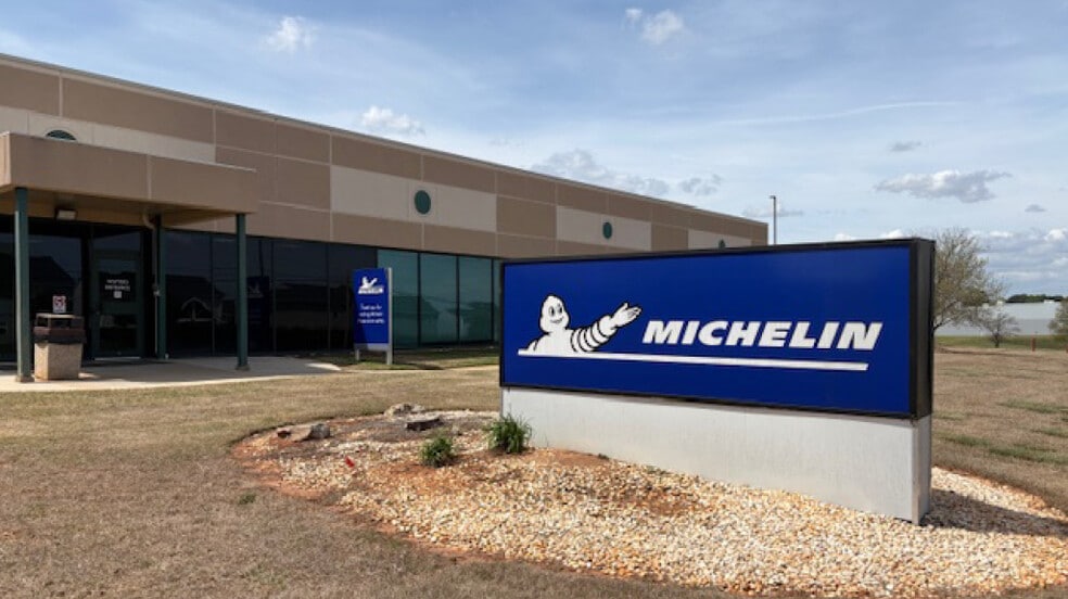More Photos Of 1305 Perimeter Rd, Greenville Office For Sale
