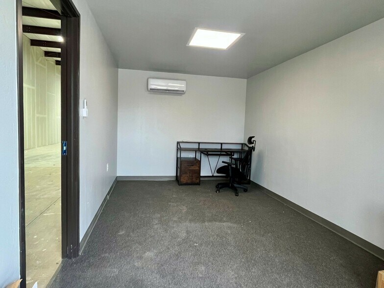 More Photos Of 839 SW 19th St, Moore Warehouse For Lease