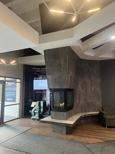 More Photos Of 2901 E 78th St, Bloomington Light Distribution For Sale