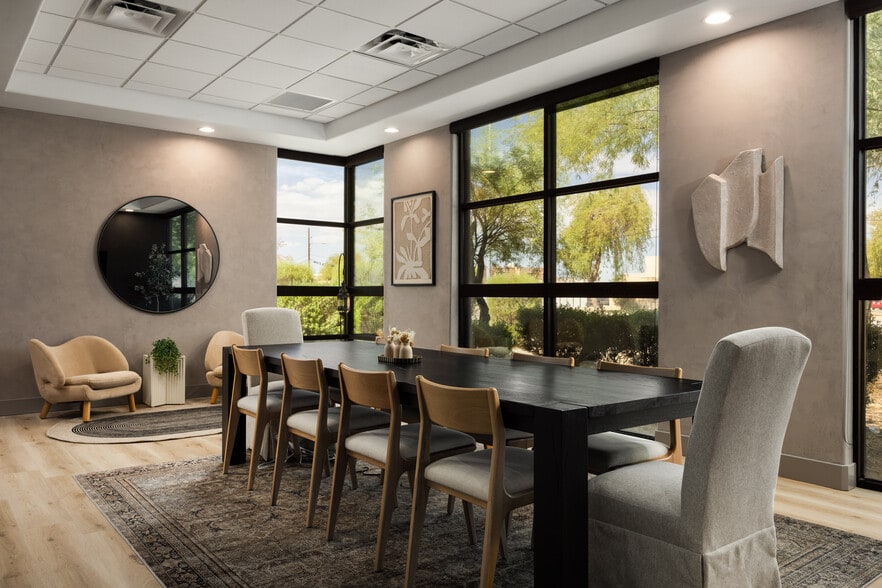 More Photos Of 4505 E Broadway Rd, Phoenix Light Manufacturing For Sale