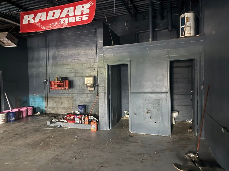 More Photos Of 140 W 3rd St, Washington Service For Lease