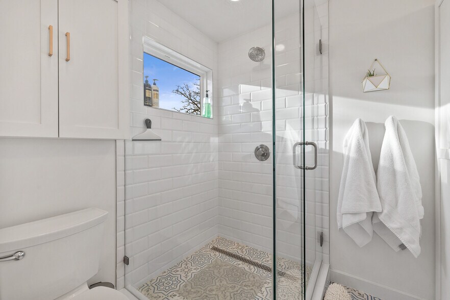 More Photos Of 444 Klein Rd, Stonewall Flex For Sale