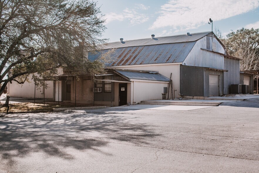 More Photos Of 13893 US Highway 87, Adkins Flex For Sale