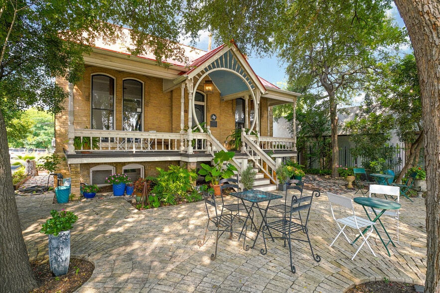 More Photos Of 411 6th St, San Antonio Office Residential For Lease