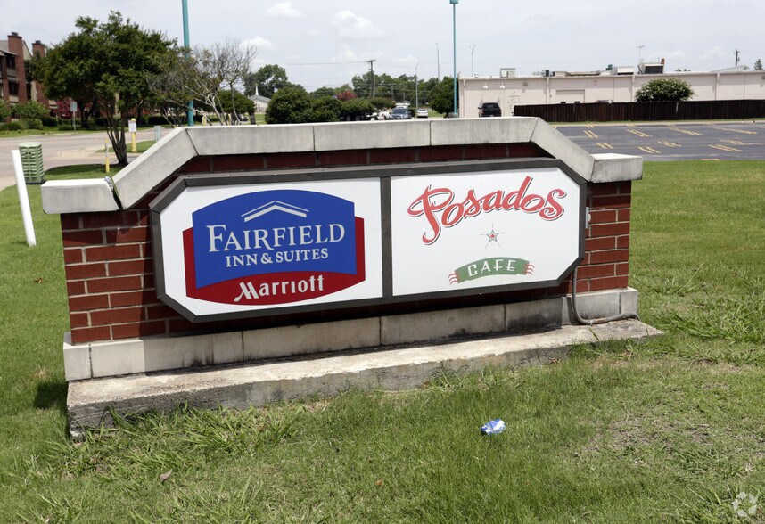 More Photos Of 4000 Towne Crossing Blvd, Mesquite Restaurant For Lease