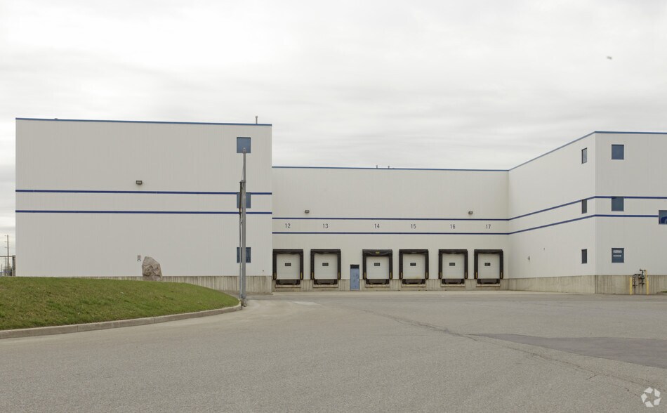 More Photos Of 7659 Bramalea Rd, Brampton Warehouse For Lease