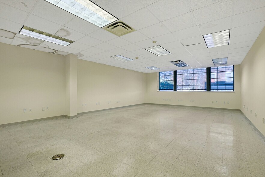 More Photos Of 31 W Broad St, Haverstraw Office For Lease