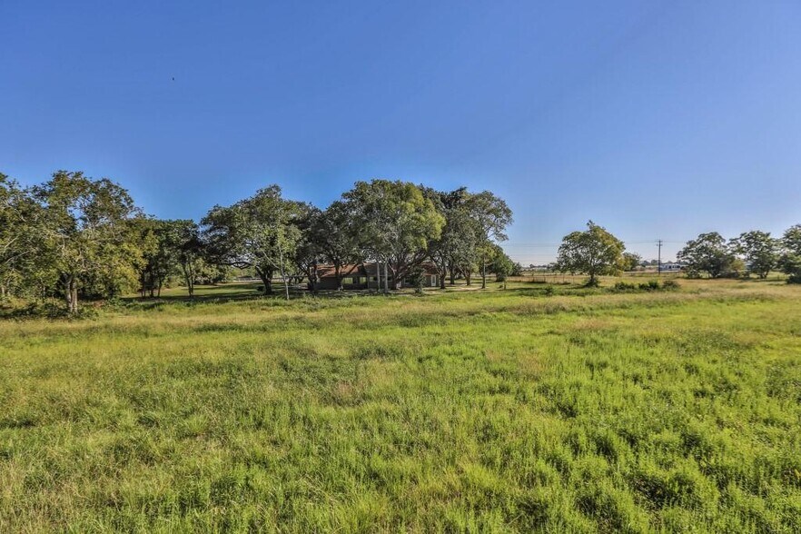 More Photos Of 14114 Highway 36, Needville Medical For Sale