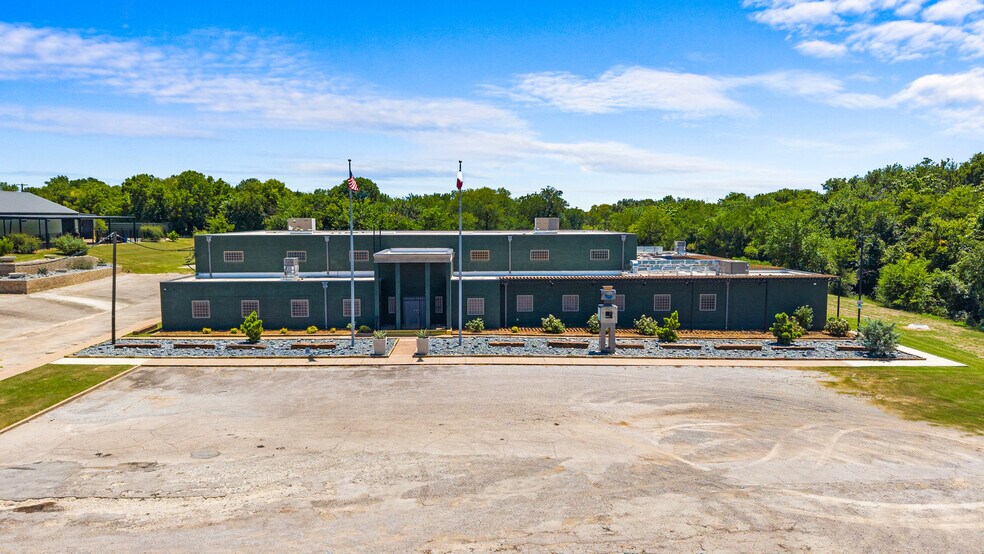 Primary Photo Of 1400 S Gribble St, Sherman Flex For Sale