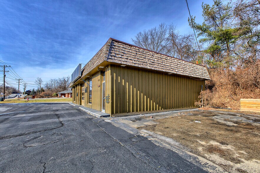 More Photos Of 6781 US-30, Jeannette Flex For Lease