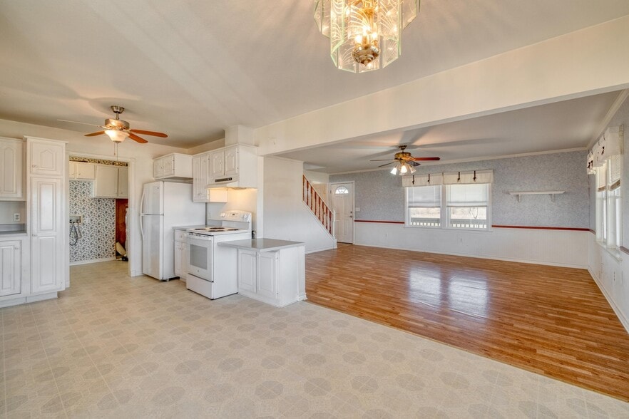 More Photos Of 829 State Highway 21 W, Cedar Creek Specialty For Sale