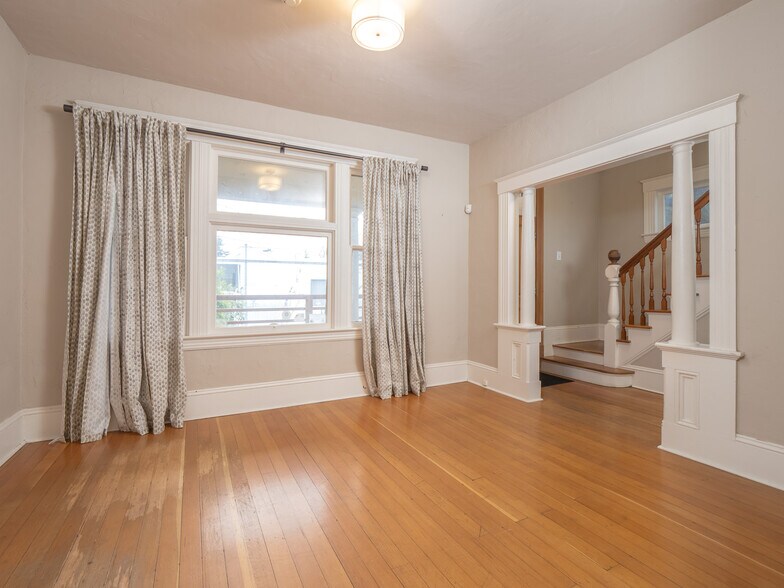 More Photos Of 317 NE Sacramento St, Portland Office For Sale