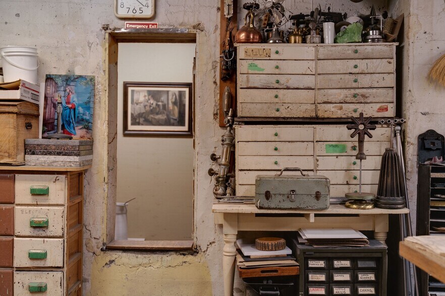 More Photos Of 606 Meredith Rd NE, Calgary Restaurant For Sale