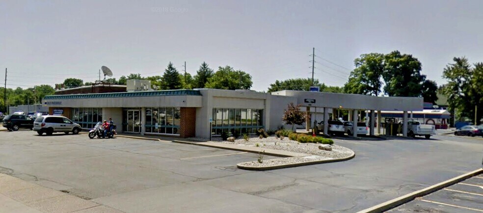 More Photos Of 407 S Main St, Clinton Bank For Sale