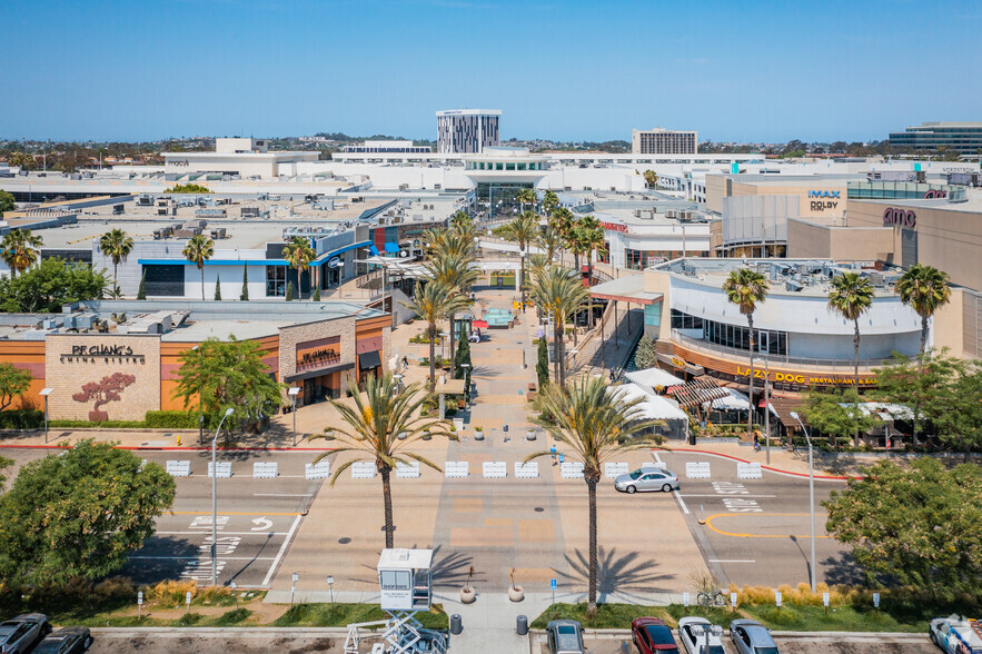 Primary Photo Of 21712 Hawthorne Blvd, Torrance General Retail For Lease